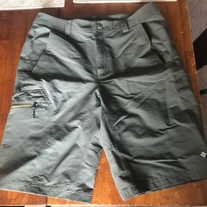 NWOT Men Columbia Omni-Shield Stretch Shorts